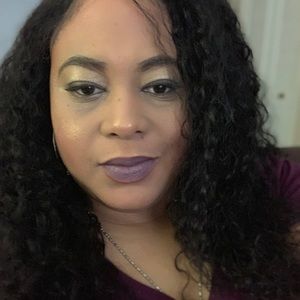 Meet your Posher, Angi